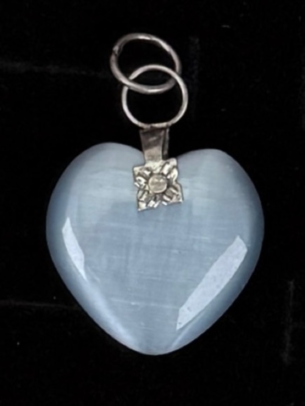 Beautiful vintage, blue heart shaped stone pendant + Free 16” cord necklace